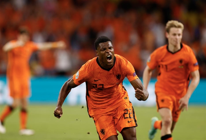 ĐT Hà Lan ghi bàn nâng tỷ số trận đấu lên 3-2