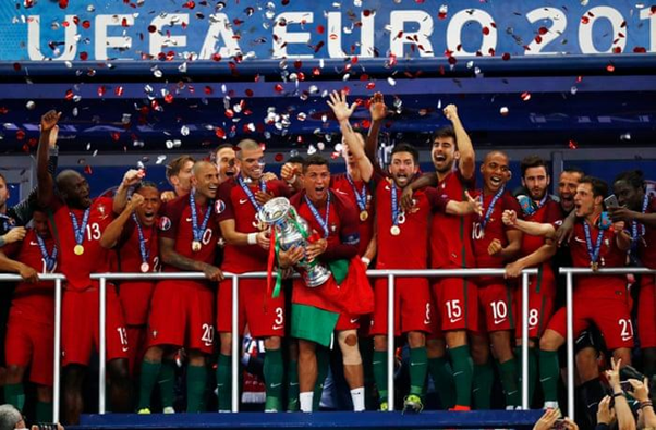 Ronaldo cùng các đồng đội lên ngôi tại Euro 2016 một cách đầy xứng đáng