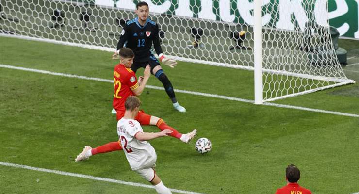 Kasper Dolberg nâng tỉ số 2-0 cho Đan Mạch