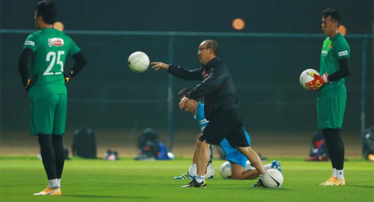 AFC theo sát đội tuyển Việt Nam tập luyện