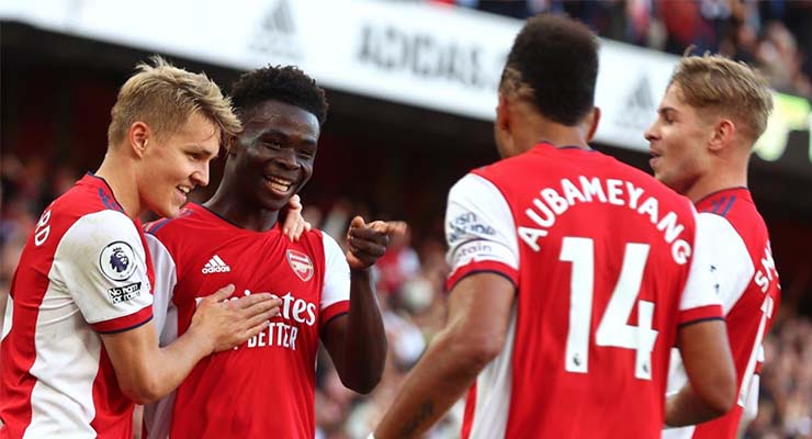 Arsenal có 3 bàn thắng nhờ công của Emile Smith Rowe, Aubameyang và Bukayo Saka