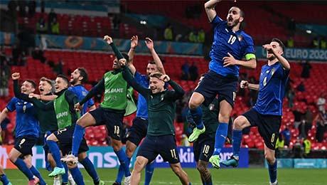 Vừa lập kỷ lục giữ sạch lưới, Italia bị Áo phá vỡ tức thì